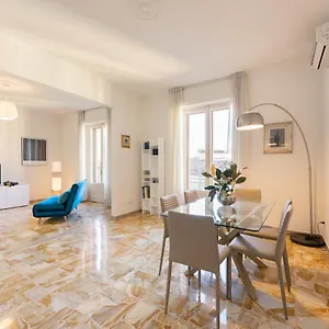 Roommo Artisti Apartment